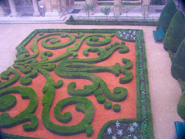 The knot garden in the Caranavlet Museum, Paris