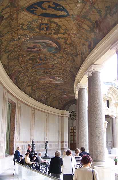 covered colonnade, Petit Palais