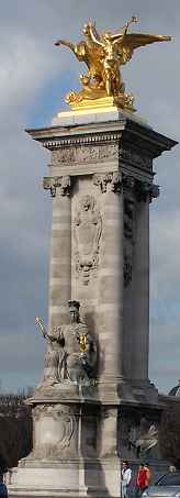 Pont Alexandre pillar